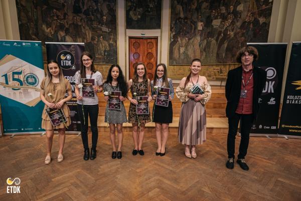 A XXVI. ETDK Magyar irodalom II. Klasszikus magyar irodalom és 18-19. századi világirodalom és Magyar irodalom III.: Modern és kortárs irodalom, irodalomelmélet szekciójának díjazottjai A XXVI. ETDK Magyar irodalom II. Klasszikus magyar irodalom és 18-19. századi világirodalom és Magyar irodalom III.: Modern és kortárs irodalom, irodalomelmélet szekciójának díjazottjai